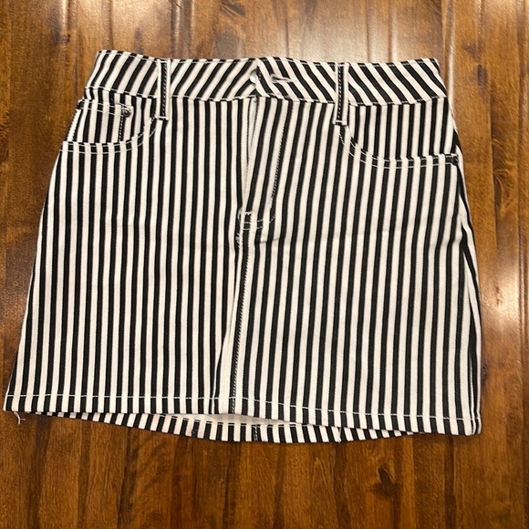 Wild Honey | Skirts | Nwt Wild Honey Black White Stripe Skirt | Poshmark